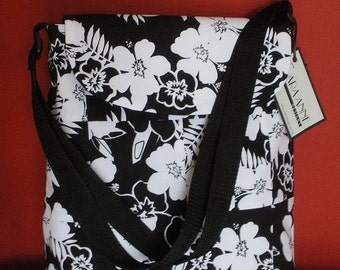 Black and White Graphic Flower Purse