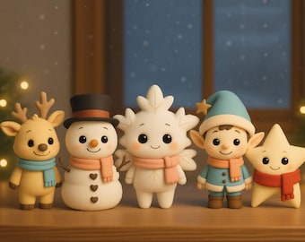 Könnte beinhalten: Fünf festliche Weihnachtsfiguren sind zu sehen. Sie umfassen ein Rentier, einen Schneemann, eine Schneeflocke, einen Elf und einen Stern, alle mit lächelnden Gesichtern und Schals. Das Rentier ist gelb, der Schneemann ist weiß, der Elf trägt eine blaue Mütze.