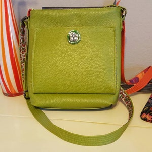 Bolso organizador con cierre magnético Cartera Vinilo Verde Texturizado