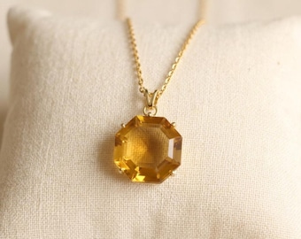 Collar con colgante de citrino: joya dorada, piedra natal de noviembre, regalo para ella
