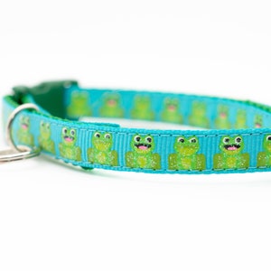 Silly Frog Cat Collar - 3/8&quot; wide - Bow - breakaway buckle - safety collar - cute cat collar - kitten collar - boy cat collar - green collar