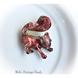 Adorable Vintage GERRY Reddish Brown Enamel Gold Tone Brooch Pin with Green Rhinestone Eyes