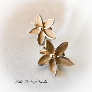 Vintage Crown Trifari Signed Plumeria Clip On Earrings