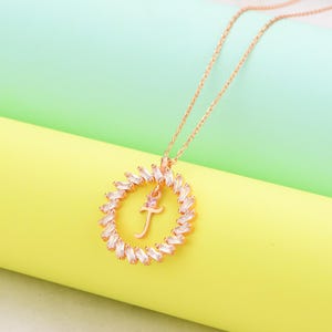 Collar con inicial, plata única, plata de ley 925, joyería personalizada, joyería hecha a mano, diseño elegante, delicado, letra T, joyería de oro rosa