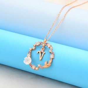 Letra V, Regalos para madres, Regalo de San Valentín, Momentos especiales, Días especiales, Regalo, Piedra, Collar, Diseño elegante, Delicado, Plata única