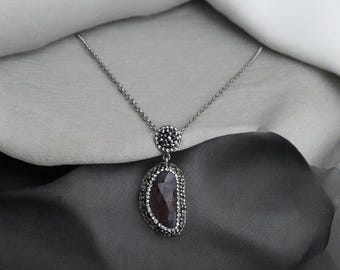 Handgjort silvergranathalsband, zirkoniastenhänge