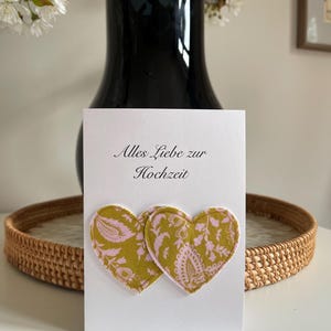 Hochzeitskarte mit Herzen, zur Hochzeit handgemachte Karte mit Stoff Herz, A6 Klappkarte, Glückwunschkarte, "Zwei Herzen eine Hochzeit".