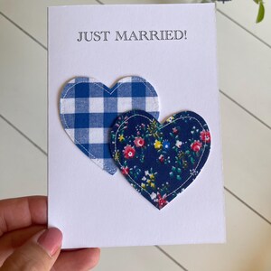 Just married Romantische Hochzeitskarte Landhaus mit Stoff Herzen handgemachte Karte zur Hochzeit Glückwunschkarte Hochzeit Doppelkarte A6