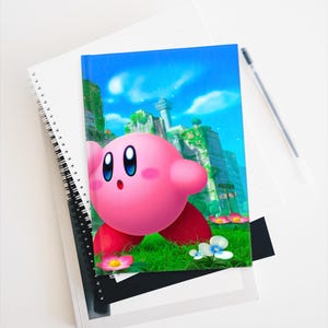 Cuaderno de Kirby / Diario de tapa dura de Kirby Mate Relleno de media Regalo para ella Para él Decoración Estética Lindo Videojuegos Personajes Juegos