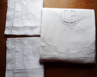 Unused XL white French linen metis sheet and matching pillowcases; excellent quality fabric.