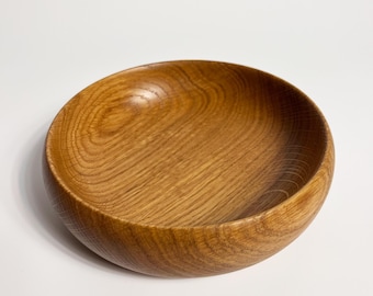 Handcrafted Oak Bowl: Minimalist Kitchen Decor, Food Safe