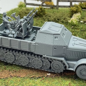 28 mm World War 2 Resin Half-Track Sd.Kfz.7/1 mit 20 mm Flakvierling 38 + Crewmen (Deutschland, WW2)
