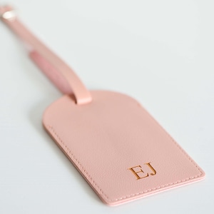Étiquette de bagage en cuir personnalisée, étiquette de sac de voyage gravée personnalisée avec boucle en métal, étiquette nominative en cuir PU, cadeau pour les voyageurs, étiquette rose