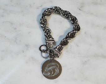 Chunky Bracelet With Oyster Engraved Disc