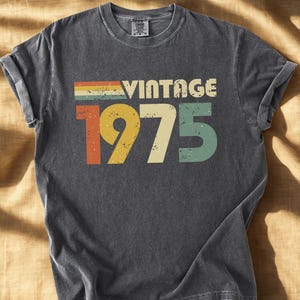 Chemise vintage 1975 personnalisée Comfort Colors®, t-shirt d&#39;anniversaire rétro des années 70, année personnalisée, cadeau né en 1975, chemise effet vieilli
