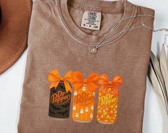 Koszulka Comfort Colors® Halloween Dr Pepper Coquette, Koszulka na Halloween, Urocza koszulka Dr Pepper, Koszulka z piciem Dr. Pepper