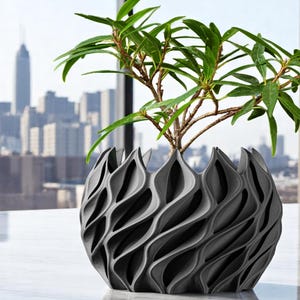 Twisted Planter – 3D Printed Modern Plant Pot, Sculptural Indoor Planter, Contemporary Home Decor