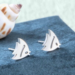 Orecchini a forma di pesce in argento, orecchini a forma di pesce delicati, argento, oro o oro rosa, orecchini a forma di pesce, orecchini piccoli, orecchini piccoli, orecchini a forma di oceano