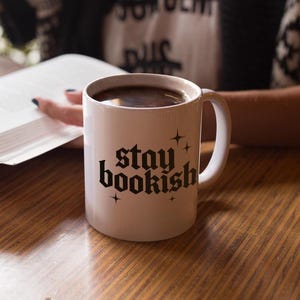 Stay Bookish Mug – Cute Coffee Cup for Readers – Book Lover Gift – Literary Mug for Her – Cozy Reading Aesthetic – Library Lover Mug