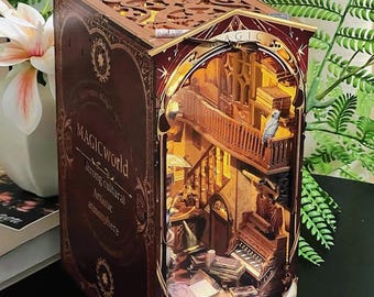 Magisk värld Bokhylla Tillbehör Miniatyr Bokhörna Handgjord Gåva Skrivbordsdekoration Bokhörna Diorama