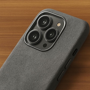 Premium Alcantara iPhone Hülle | Soft Touch MagSafe Handyhülle | Luxus Slim Grip iPhone Hülle | Minimalistisches Geschenk für Männer & Frauen
