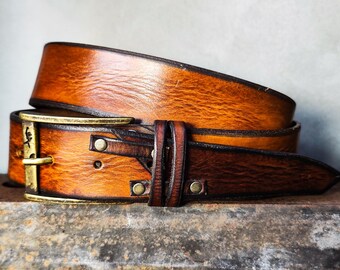 Allen Edmonds Leather Belt Size 36/ Unisex Brown Burnished  Allen Edmonds Cognac Leather Belt with Solid Brass Buckle USA 91/36 11704 main image 0