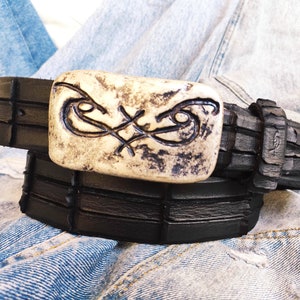Cinturón de hombre hecho a mano: cuero negro genuino con hebilla de plata Ishaor original: regalo para hombre personalizado y elegante