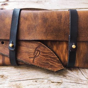 Brown leather pouch bag that can use also for Tabaco for phone and to change the shape to clutch and small bag, perfect beautiful smart bag