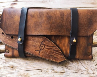Brown leather pouch bag that can use also for Tabaco for phone and to change the shape to clutch and small bag, perfect beautiful smart bag
