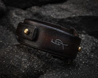 Brazalete envolvente de cuero marrón personalizable para hombre - Hecho a mano con cuero genuino