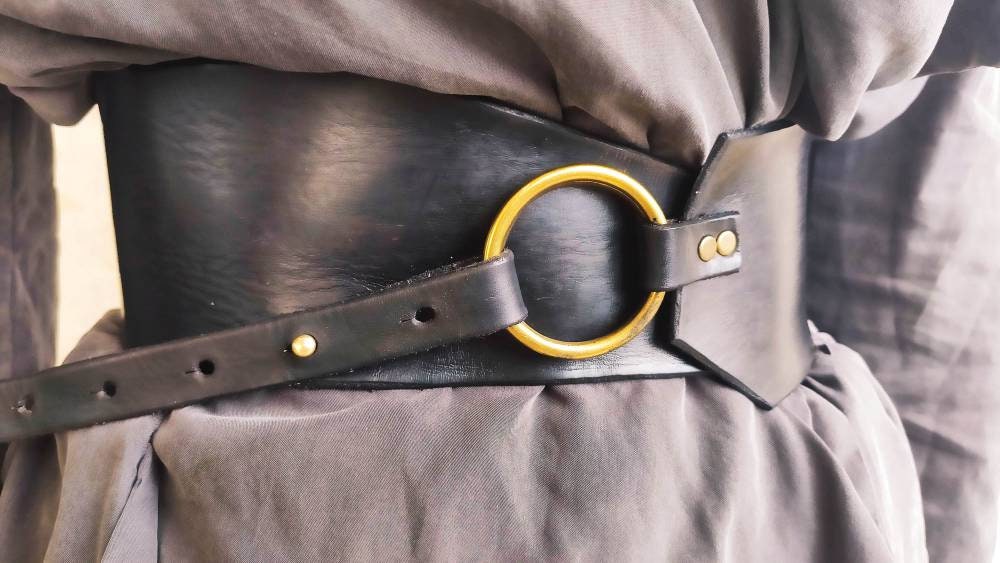 ワンピース yilon WAIST BELT ASYMMETRY OP Wide Black Leather Waist Belt – Asymmetrical Statement Belt
