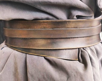 Handgemaakte donkerbruine leren wikkelriem met unieke koordsluiting - statement stuk voor jurk of jas van ISHAOR