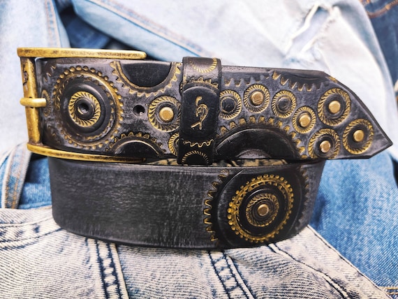 Black Leather Belt With Gold Gear for Motorcycle Enthusiasts  display picture 1