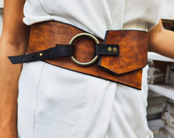 Brown leather waist belt with asymmetrical design and bronze Ring. Brown dress corset  for women, wide leather belt