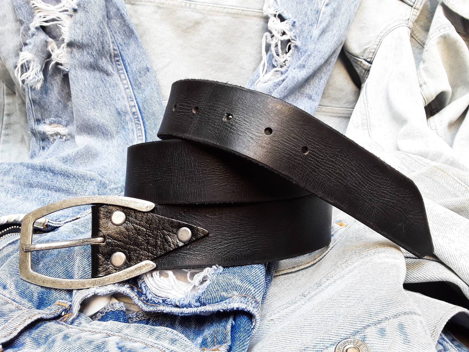 Black Embossed Leather Belt With Silver-Tone Horseshoe Buckle Adjustable Design Black and silver horseshoe belt main image 2