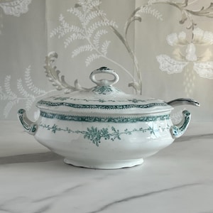 Sauce Tureen with lid and ladle