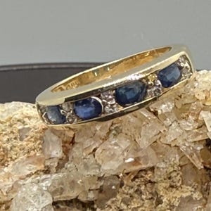 Womens Vintage 14K Yellow Gold Diamond and Sapphire Ring Size 6.5