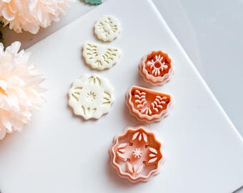 Molde de arcilla polimérica botánica con medallón floral en capas para aretes, dijes y diseños de joyería.