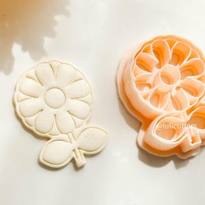 Emporte-pièce en forme de marguerite avec feuilles – contour et mentions d&#39;impression incluses