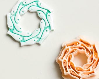 Taglierina in pasta polimerica a forma di ghirlanda di pesci: orecchini e pendenti a forma di oceano