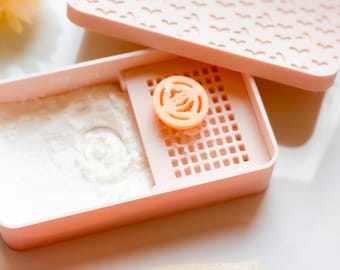 Boîte de taraudage en fécule de maïs pour argile polymère, outils antiadhésifs pour coupe-argile polymère, récipient en poudre anti-fuite avec brosse et grille amovible pour moulage d'argile, poterie