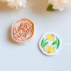 Daisy Flower Imprint Clay Cutter – Round Floral Design with Detailed Paintable Lines