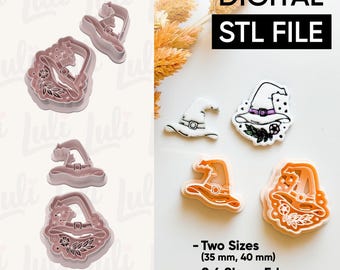 Op de afbeelding: Roze heksenhoed koekjessnijders met bloemen- en gespdetails, en oranje en witte heksenhoedkoekjes. De afbeelding bevat de tekst "DIGITAL STL FILE" en "- Two Sizes (35 mm, 40 mm) - 0,4 Sharp Edges."