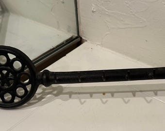 Vintage Cast Iron Skeleton Key Wall Hook Rack