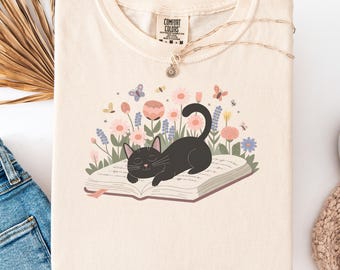 Camiseta Cottagecore con gato negro, camiseta floral para amantes de los libros, teñida en prenda
