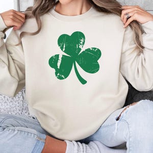 St Patrick&#39;s Day Sweatshirt, Irish Shamrock, Unisex Heavy Blend Crewneck, Saint Patricks Day Gift, St Patricks Sweater, Green Clover Jumper,