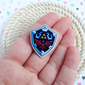 Legend of Zelda Hylian Shield Metal Pin (1 in, 25 mm), Zelda Metal Pin