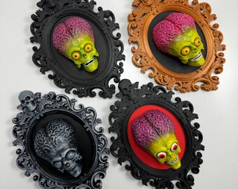 Mars attacks skull frame sci-fi horror