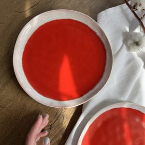 Handgjord rund keramiktallrik 21 cm | Middagstallrik i hantverkskeramik | Glaserat stengods | Ukrainsk keramikgåva | Diskmaskinssäker