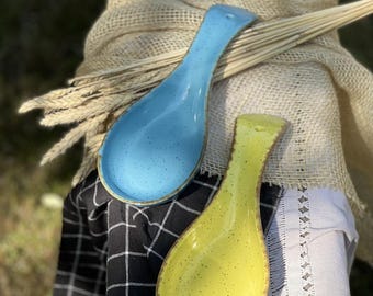 Handgemaakte keramische lepelsteun – houder voor rustiek aardewerk – keukenlepelhouder 24 cm – unieke geglazuurde kleisteun voor koken of serveren
